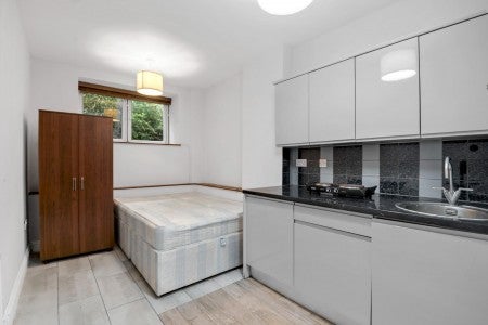 Flat Southgate Road in Greater London