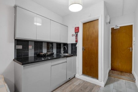 Flat Southgate Road in Greater London