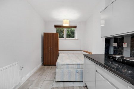 Flat Southgate Road in Greater London