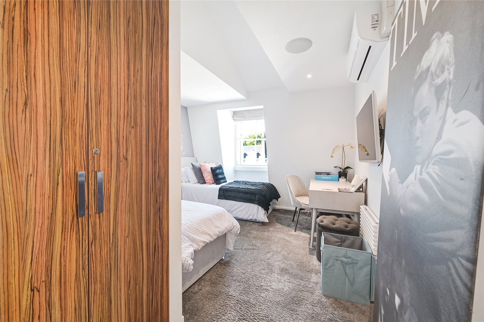 Flat Onslow Gardens in Greater London