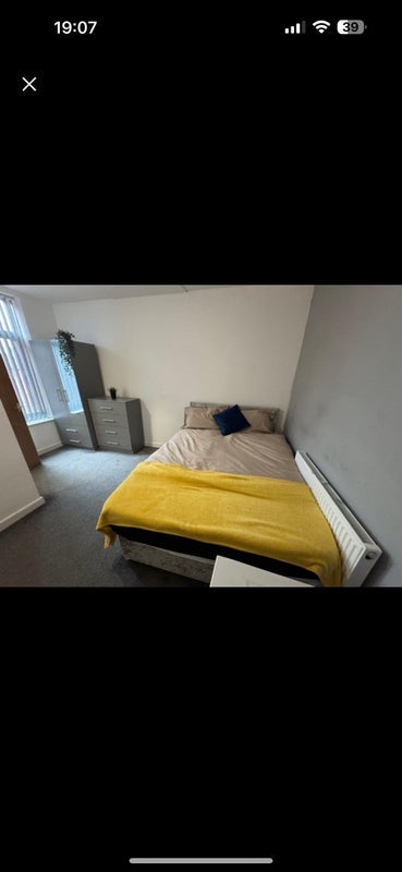 Room Brandreth Road in Sheffield