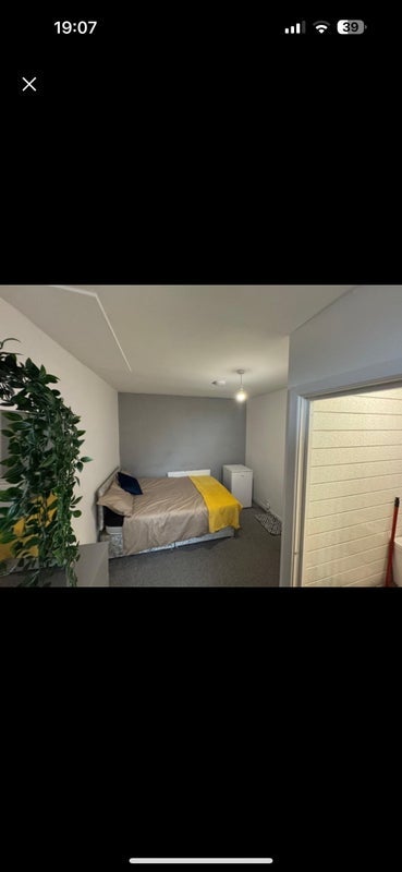 Room Brandreth Road in Sheffield
