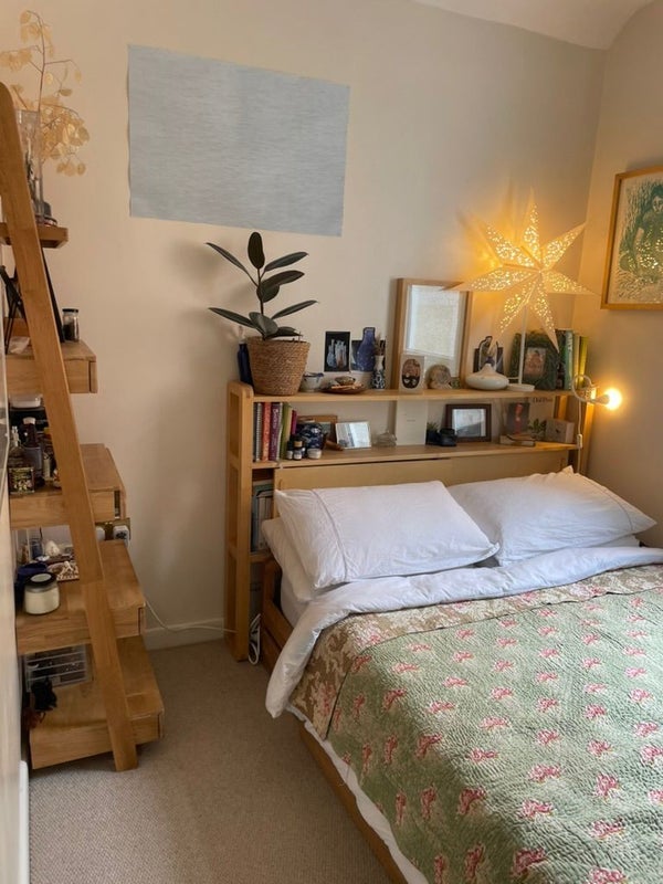 Room Albany Road in Cardiff