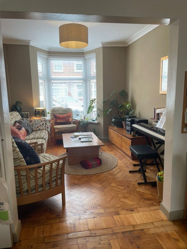 Room Albany Road in Cardiff