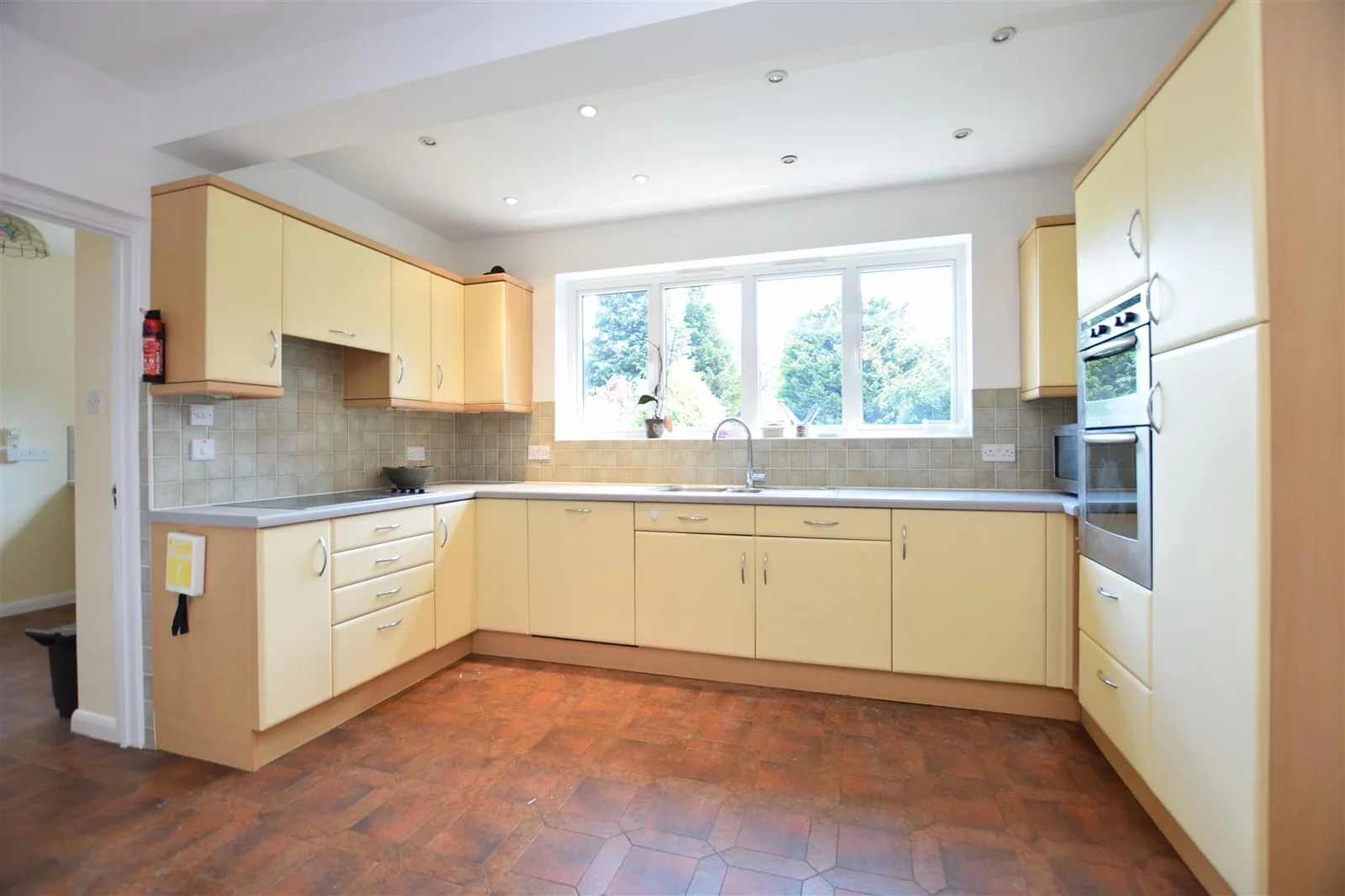 House Champneys Close in Greater London