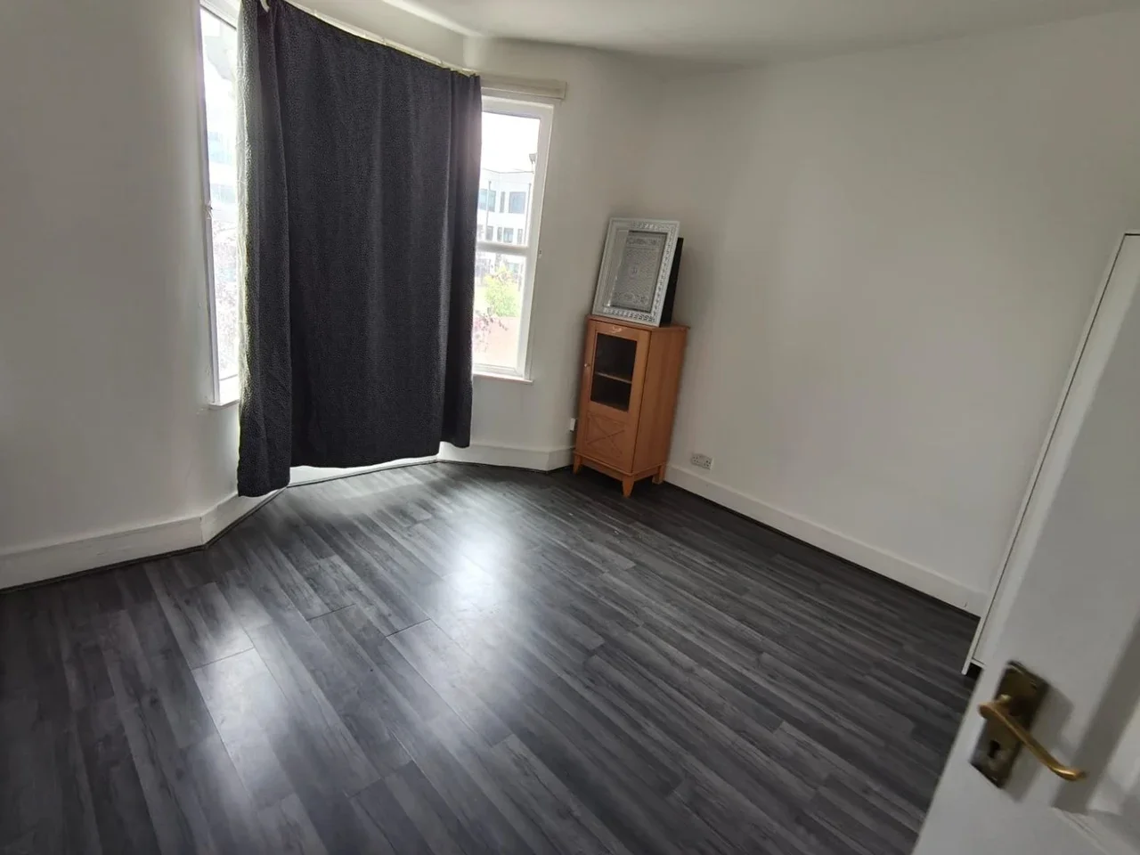 Flat Tavistock Avenue in Greater London