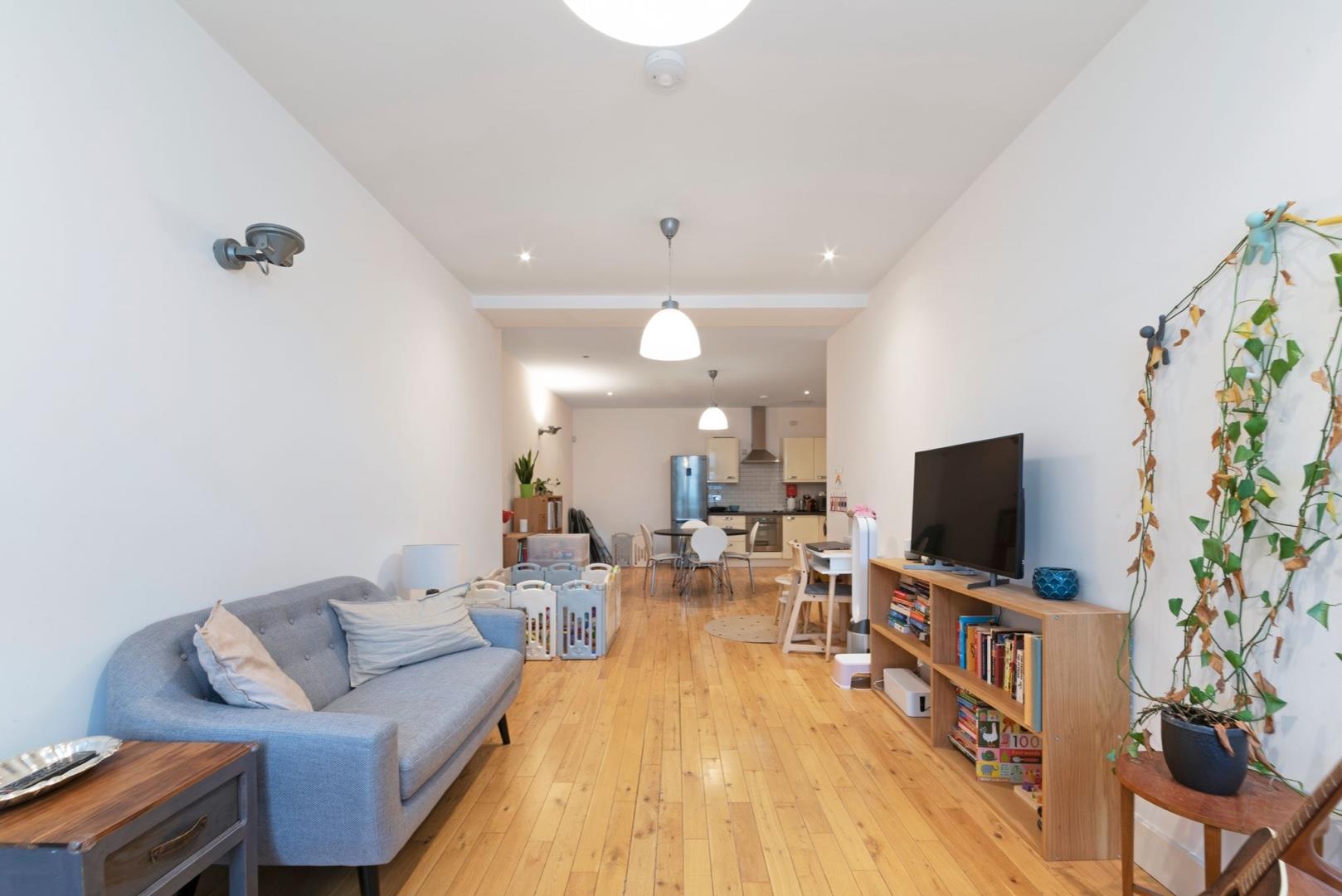 Flat Curtain Road in Greater London