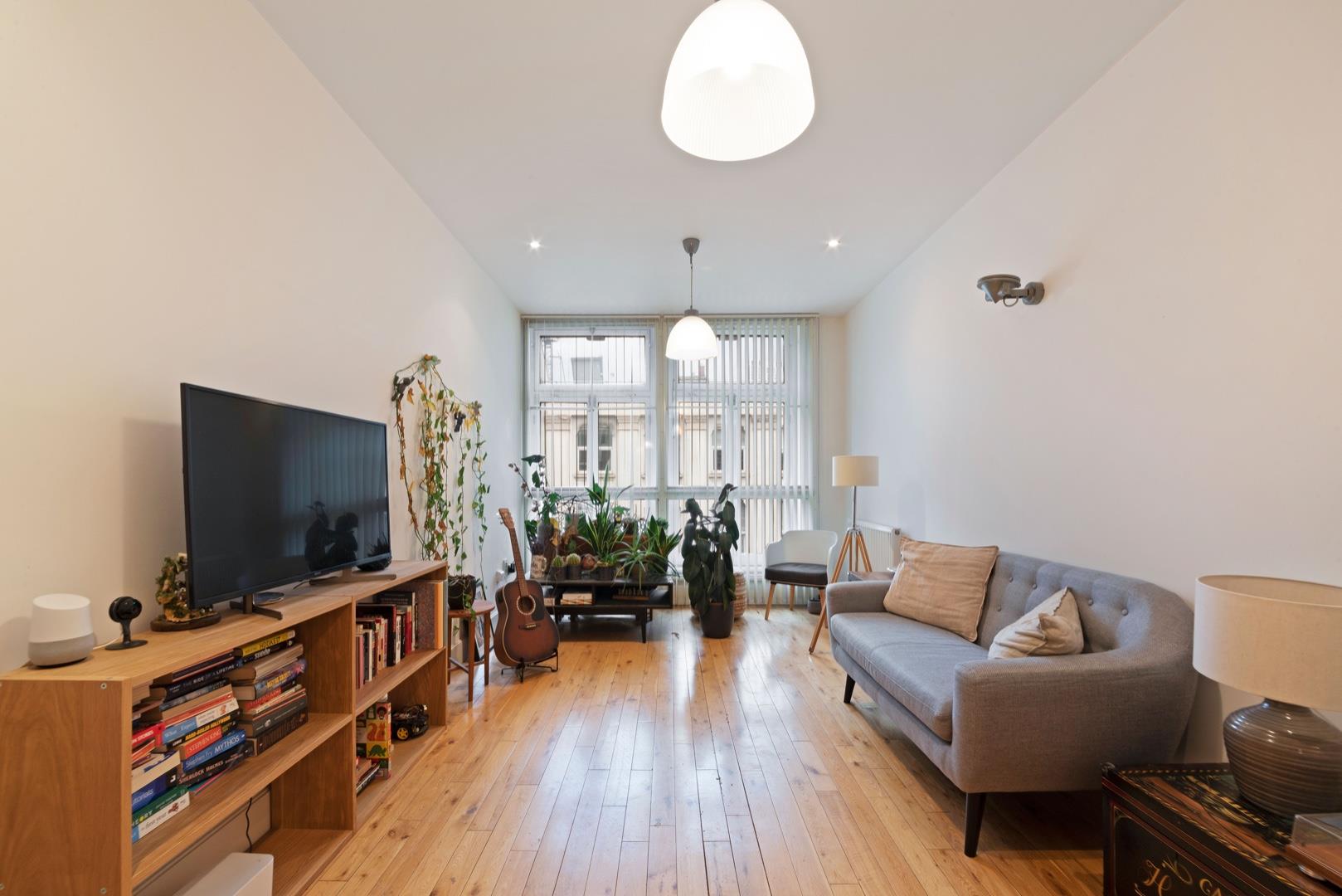 Flat Curtain Road in Greater London