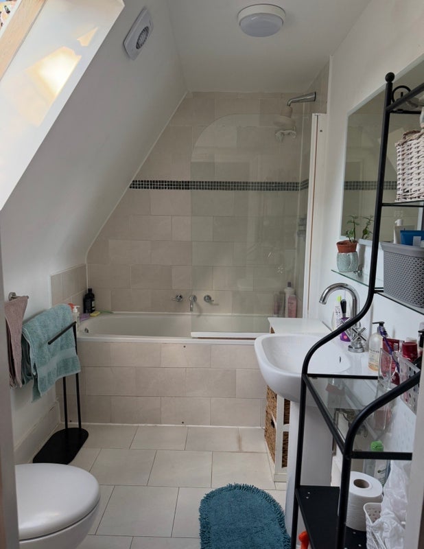 Room Trinity Road in Greater London