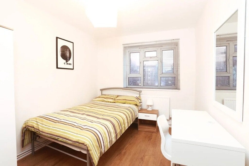 Room Bruce Road in Greater London
