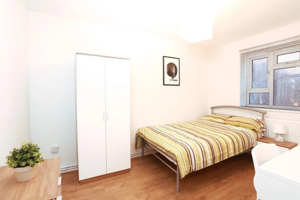 Room Bruce Road in Greater London