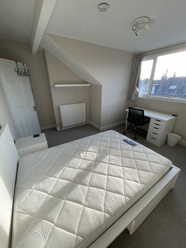 Room Cross Hartley Avenue in Leeds