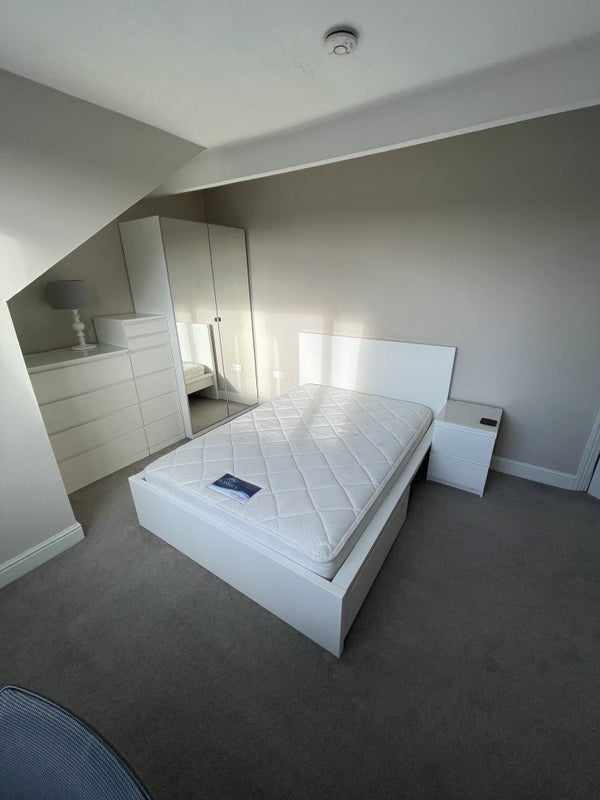 Room Cross Hartley Avenue in Leeds