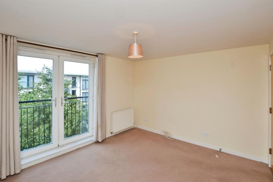 Flat Waterfront Gait in City of Edinburgh