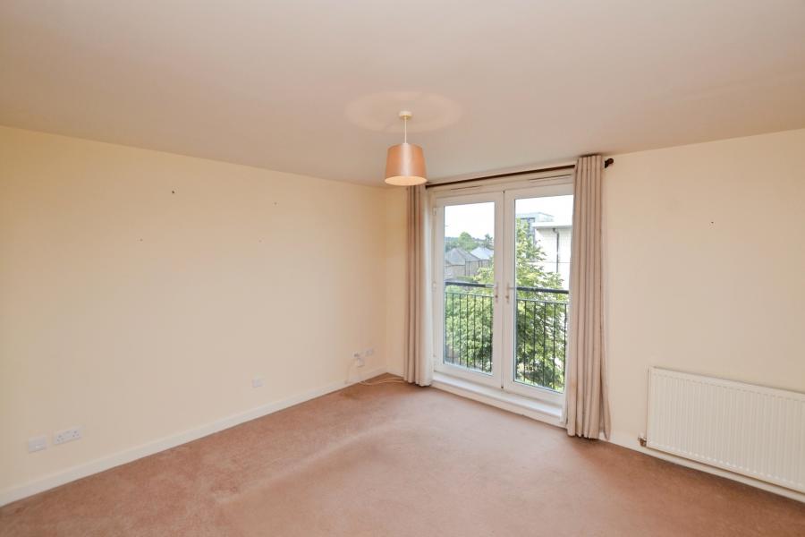 Flat Waterfront Gait in City of Edinburgh