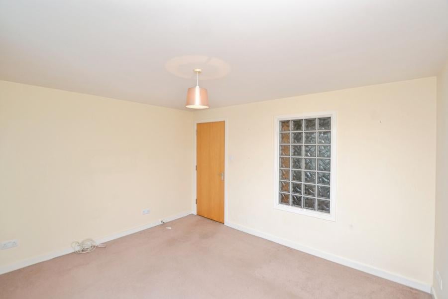 Flat Waterfront Gait in City of Edinburgh