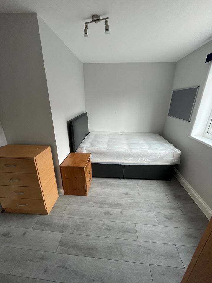 Flat Dodsworth Avenue in York