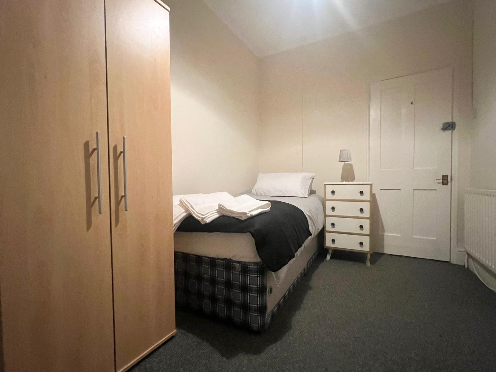 Room Powerscourt Road in Portsmouth