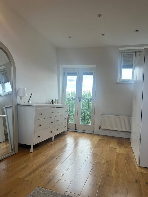 Room Bucharest Road in Greater London