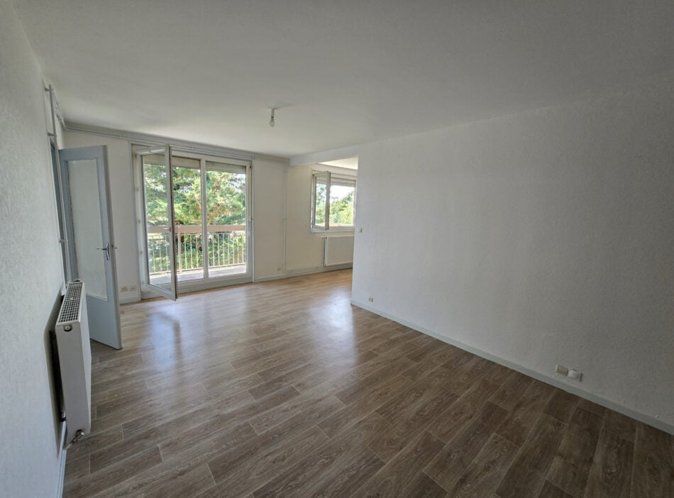 Flat Rue des Écoles in Saint-Paul-de-Varax