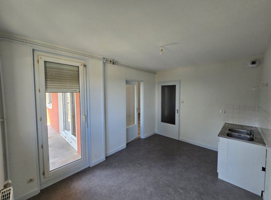 Flat Rue des Écoles in Saint-Paul-de-Varax