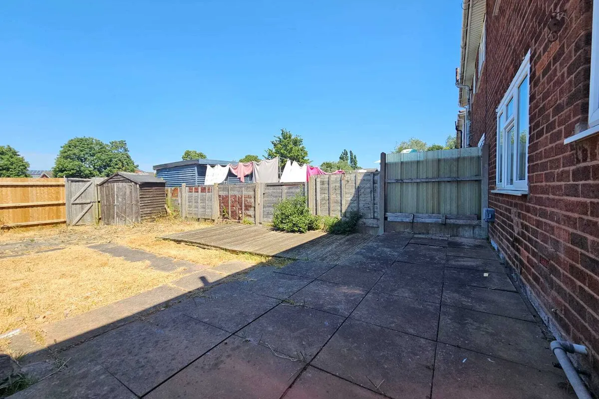 House Poplar Avenue in Darlaston