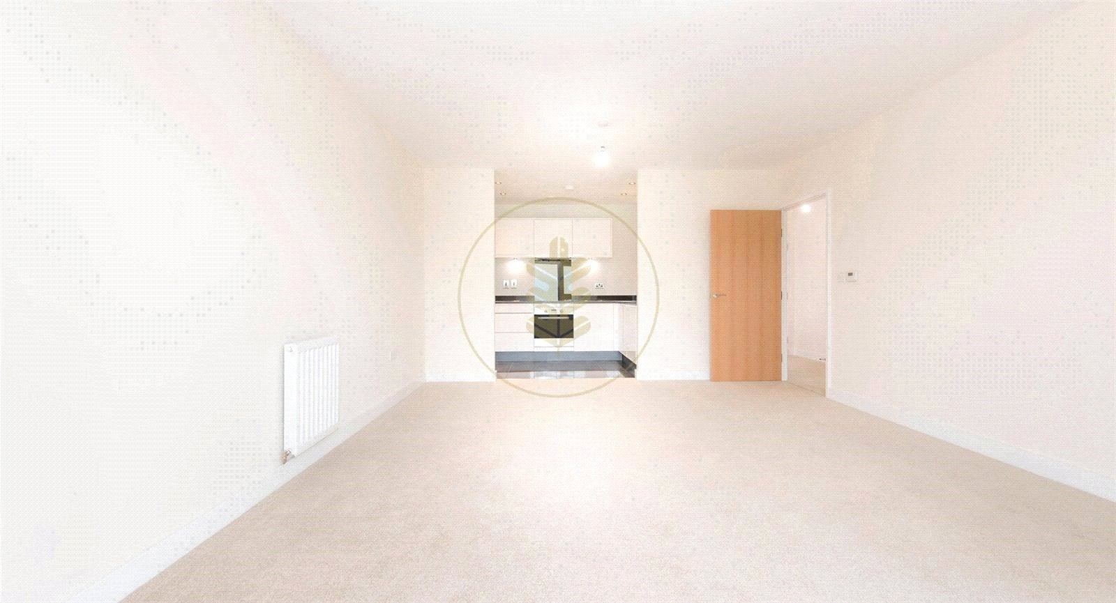 Flat Clitterhouse Crescent in Greater London