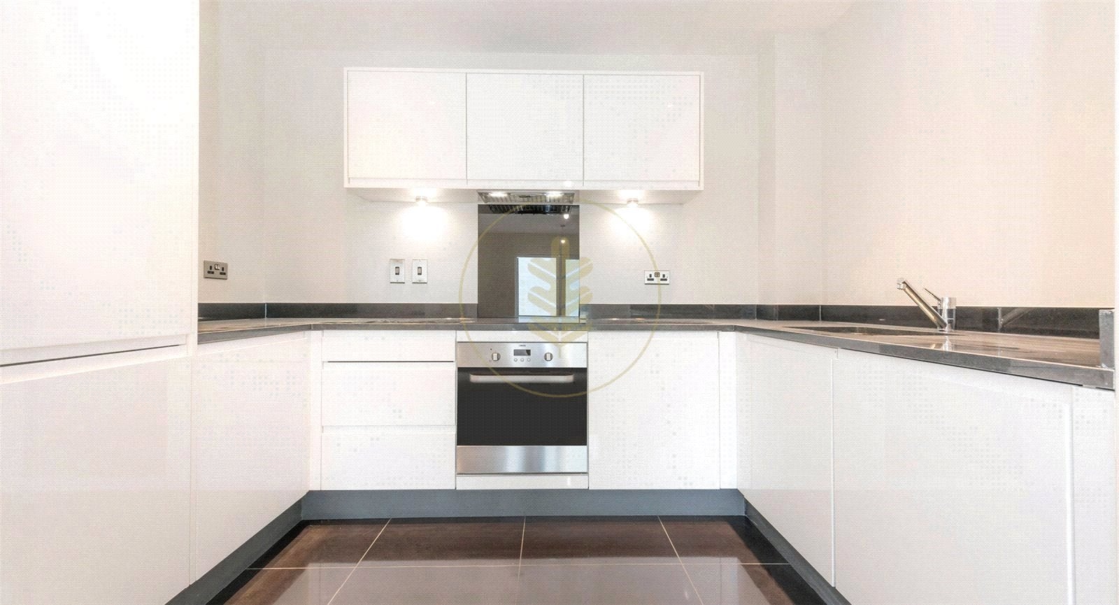 Flat Clitterhouse Crescent in Greater London