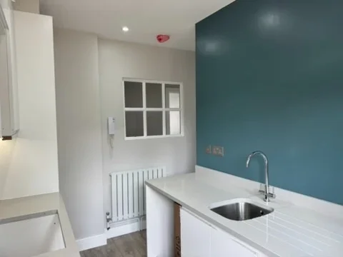 Flat West Barnes Lane in Greater London