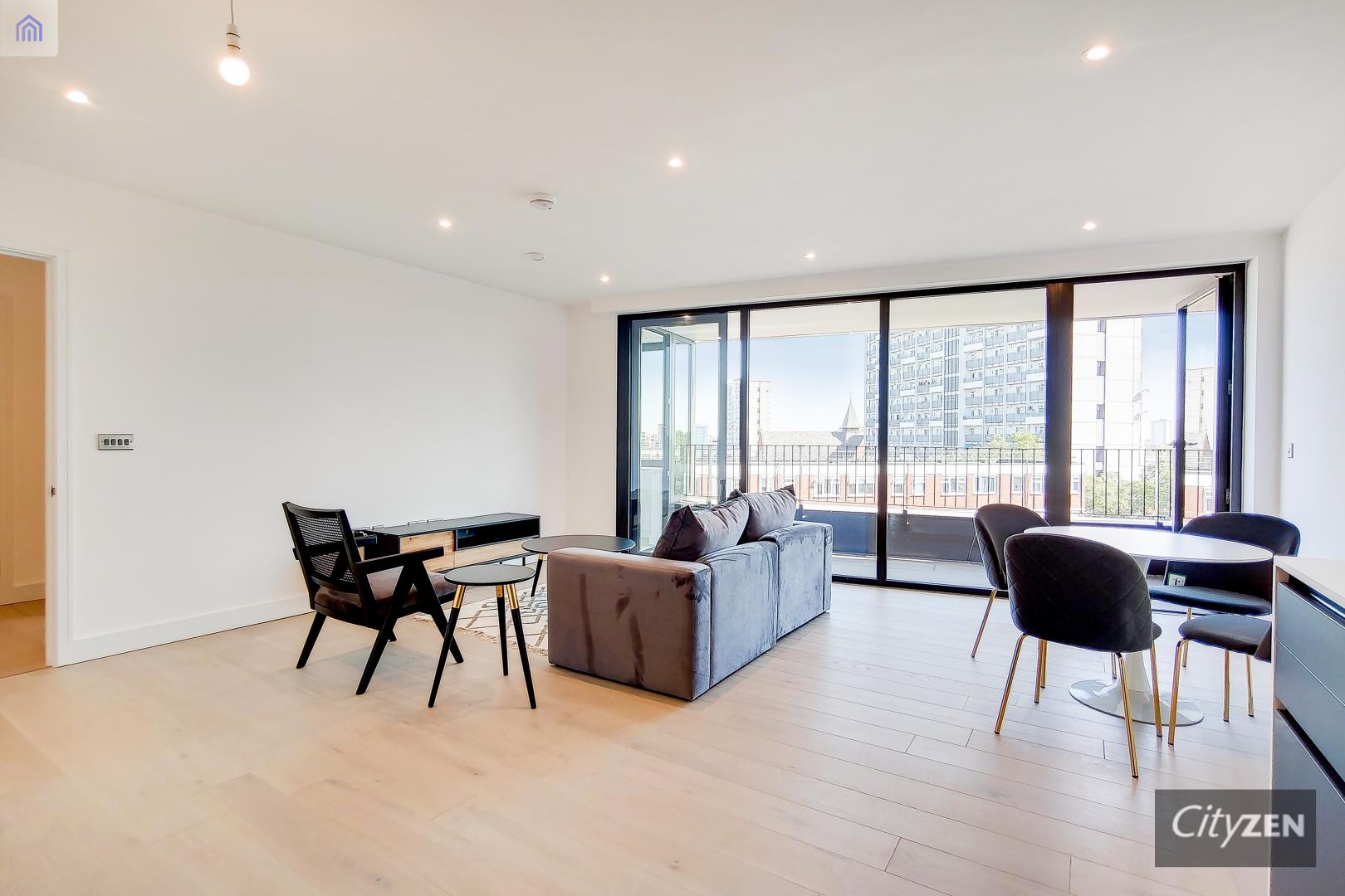 Flat Cremer Street in Greater London