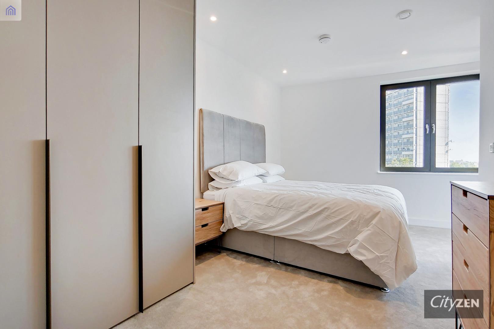 Flat Cremer Street in Greater London