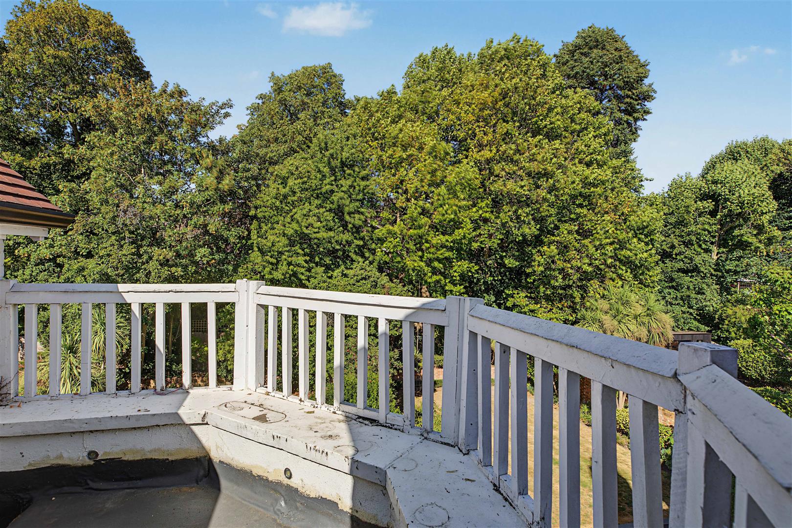 Flat Bracknell Gardens in London