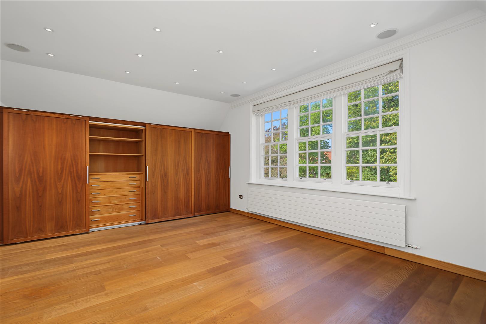 Flat Bracknell Gardens in London