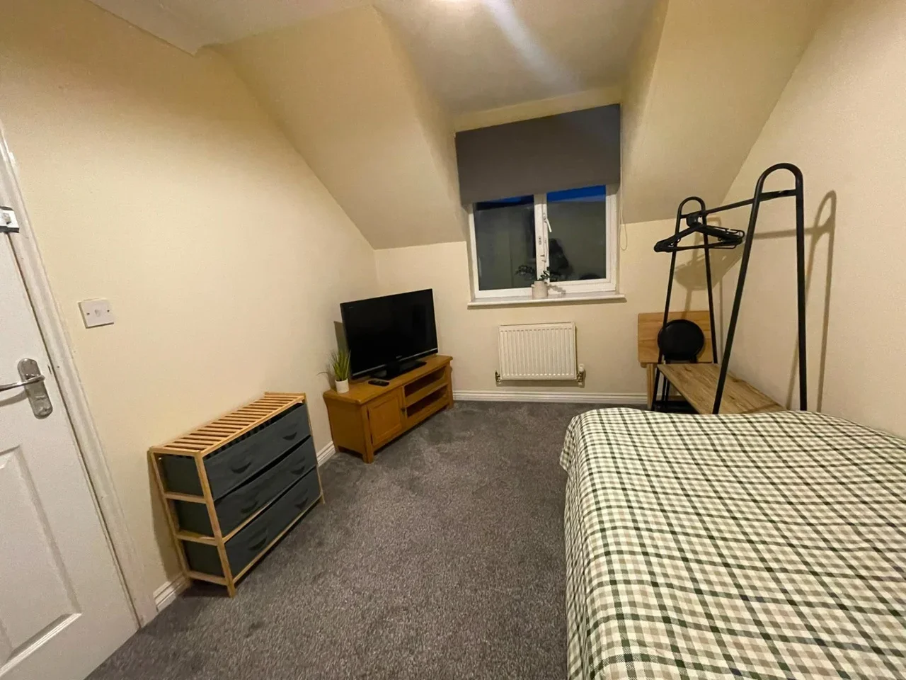 Room Chassagne Square in Crewe