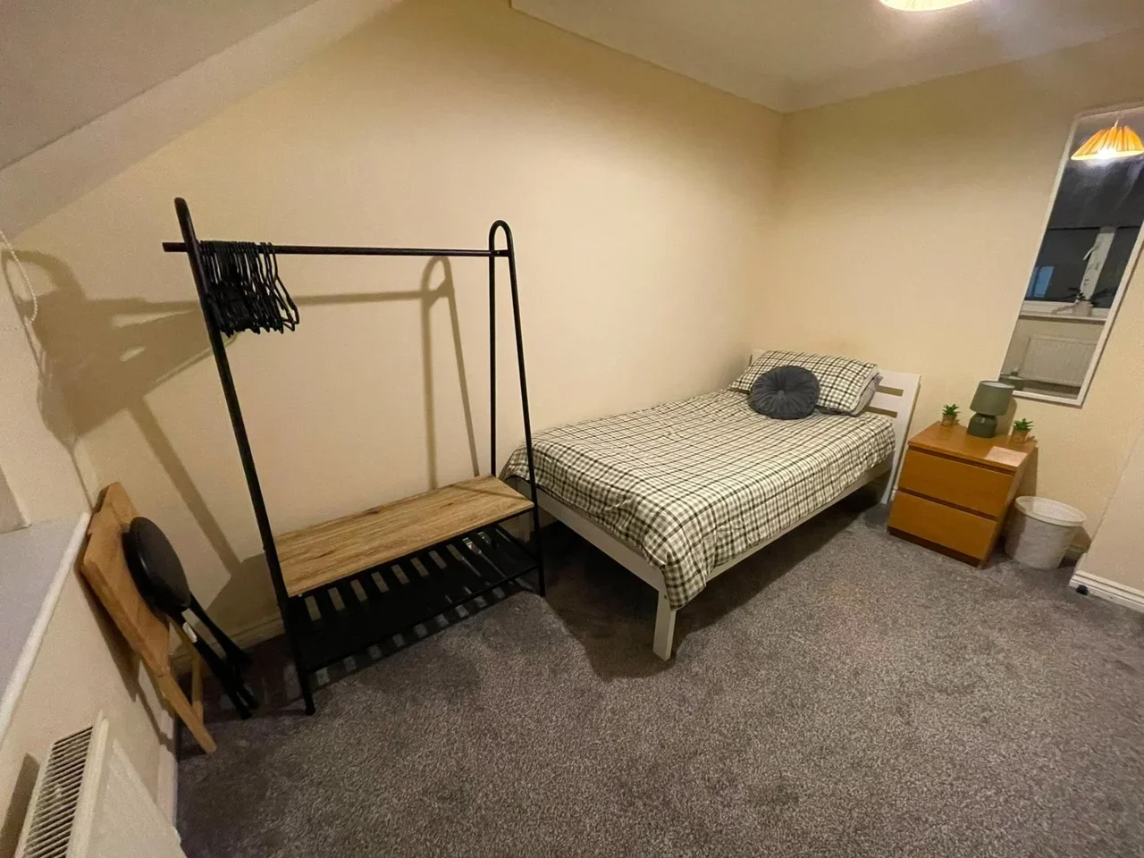Room Chassagne Square in Crewe