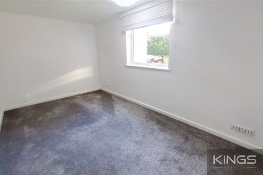 Flat Bassett Avenue in Southampton