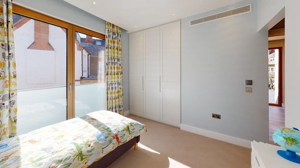 House Bramcote Road in Greater London