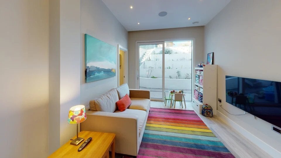 House Bramcote Road in Greater London