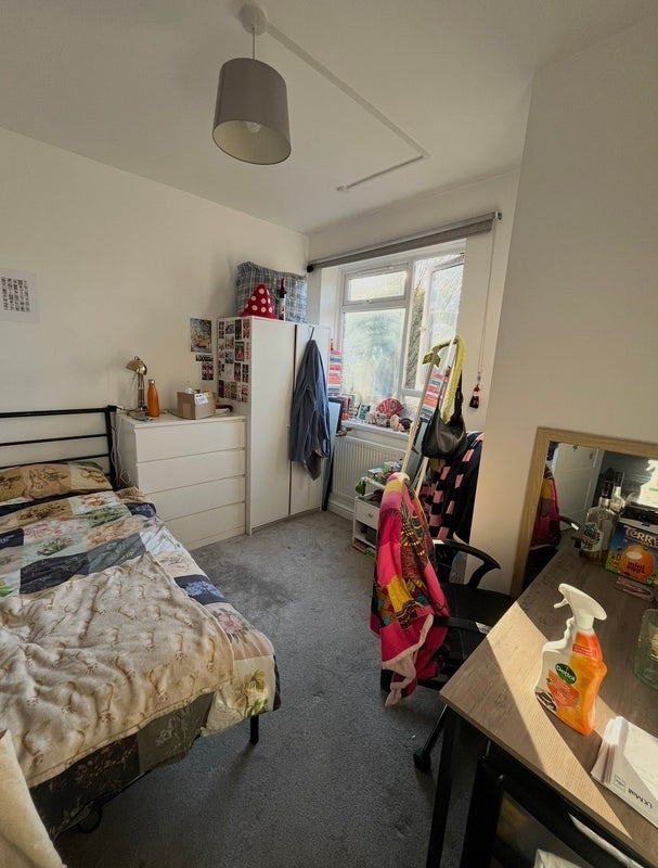 Room Shardeloes Road in Greater London