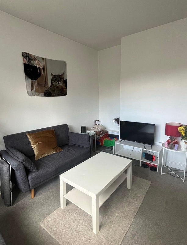 Room Shardeloes Road in Greater London