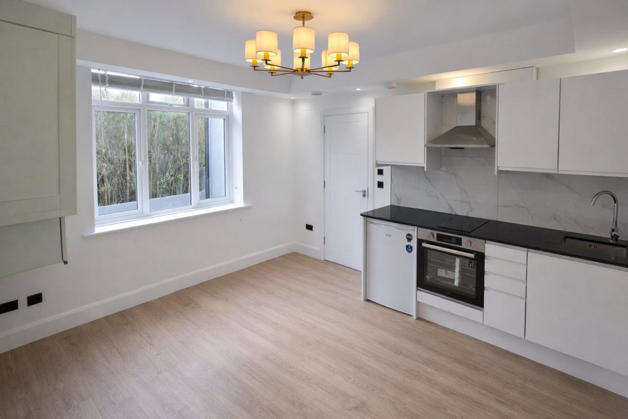 Flat Banstock Road in Greater London