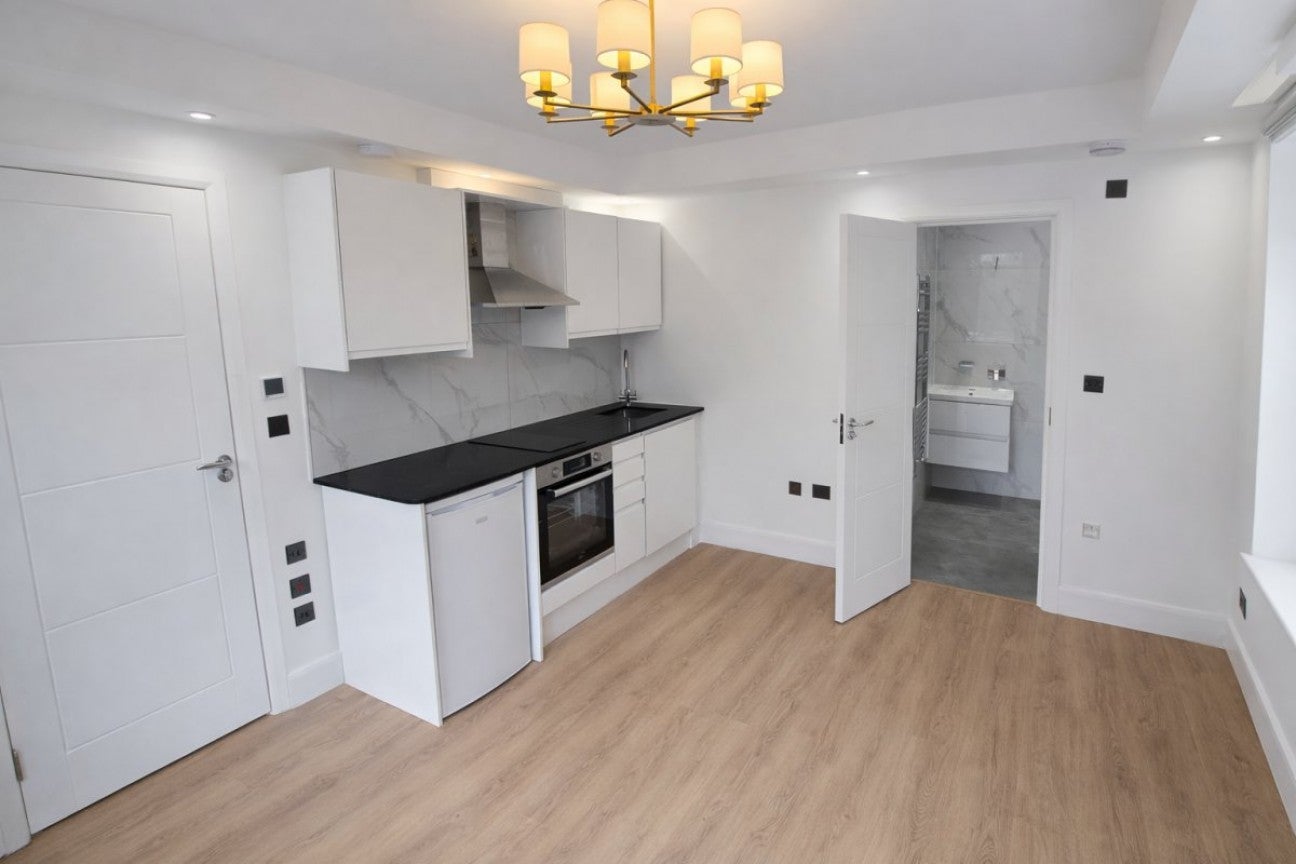 Flat Banstock Road in Greater London