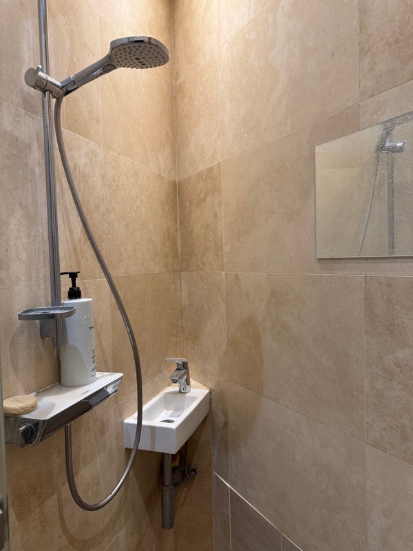 Flat Abinger Road in Greater London