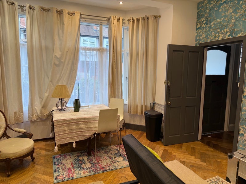 Flat Abinger Road in Greater London