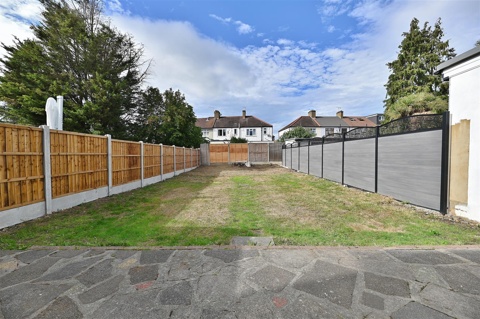 Flat Fairlop Road in Greater London