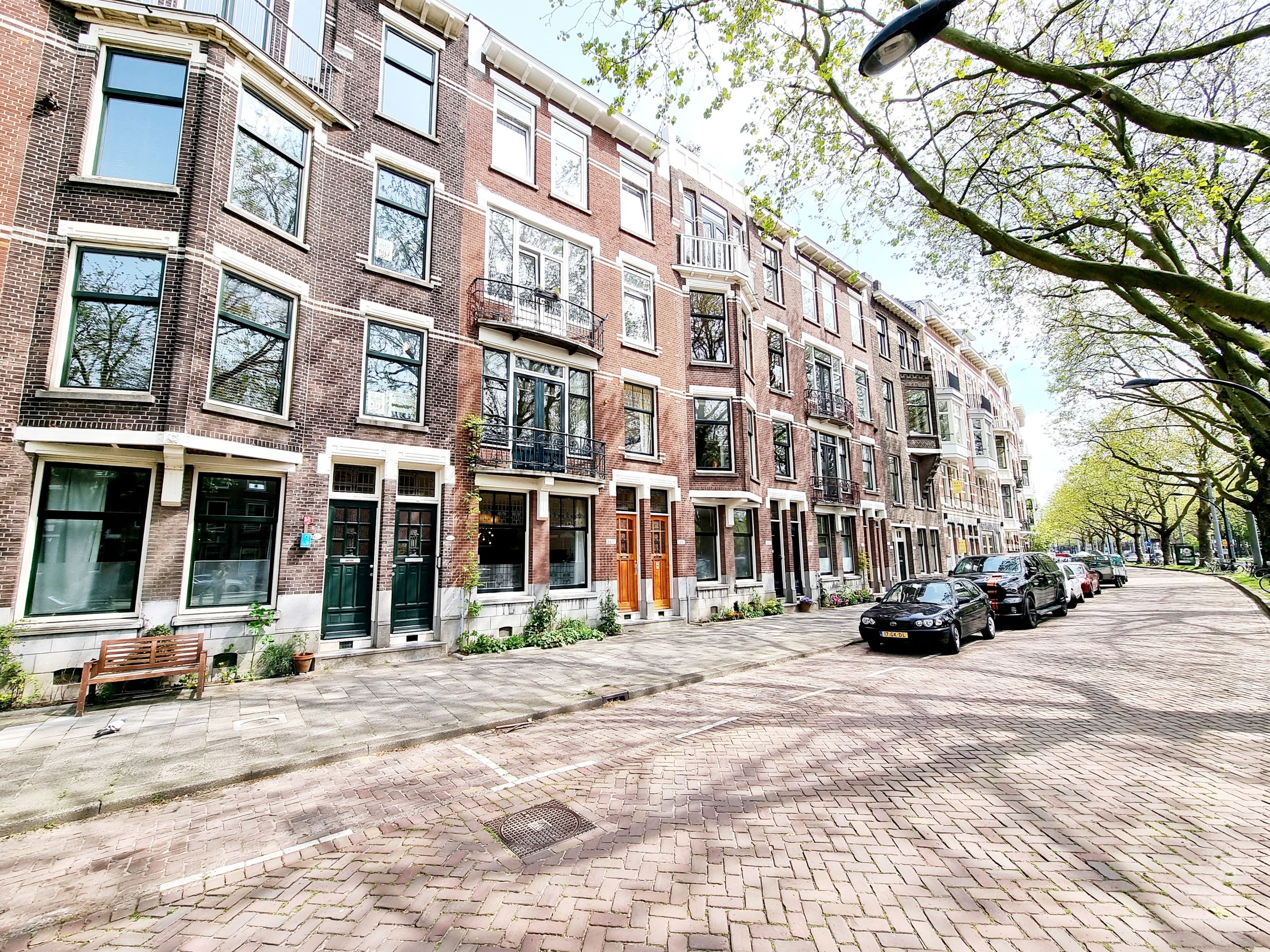 Flat Mathenesserlaan in Rotterdam