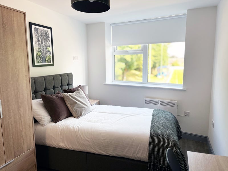Room Manor Grove in Wakefield