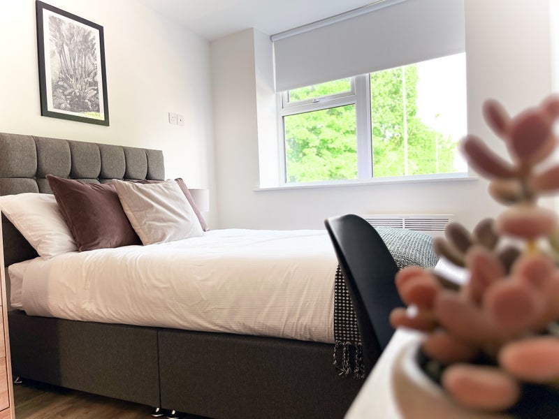 Room Manor Grove in Wakefield