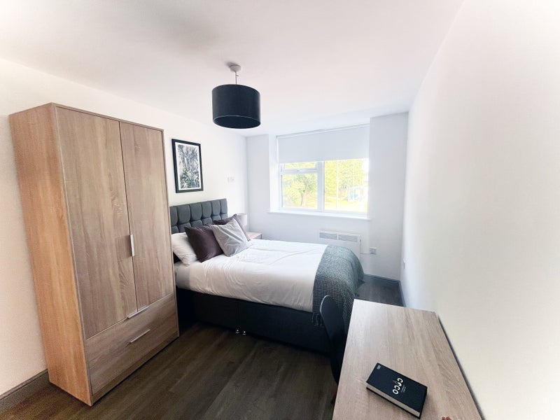 Room Manor Grove in Wakefield