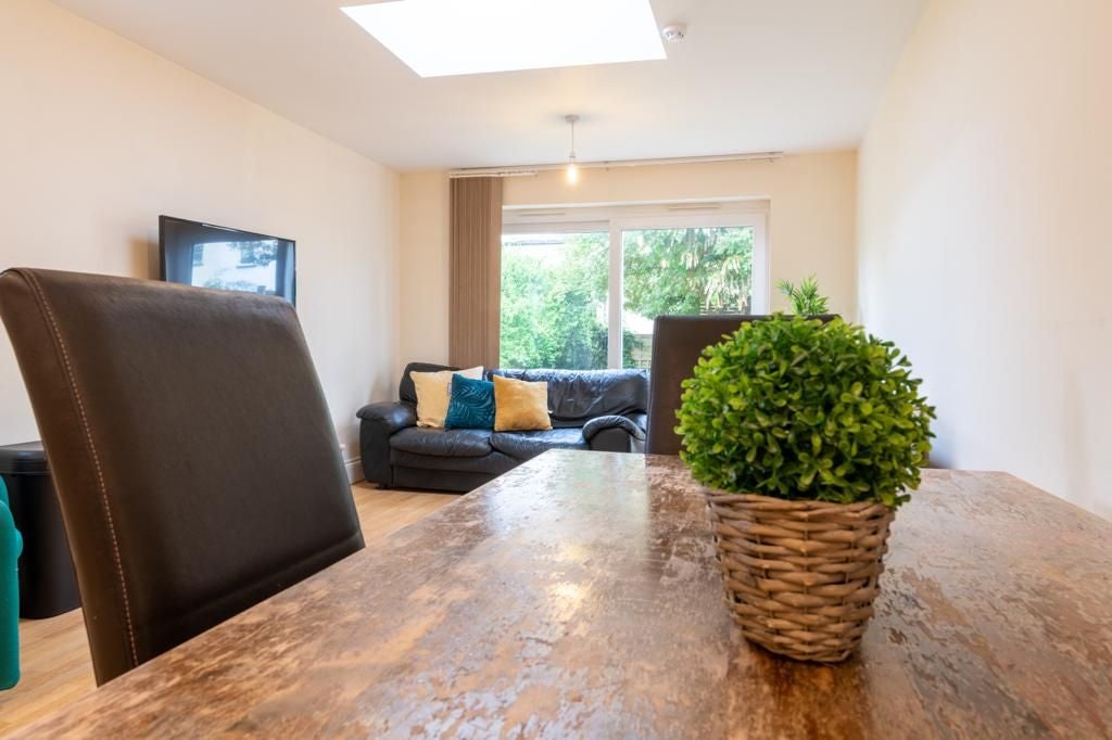 Room Courtenay Street in Cheltenham
